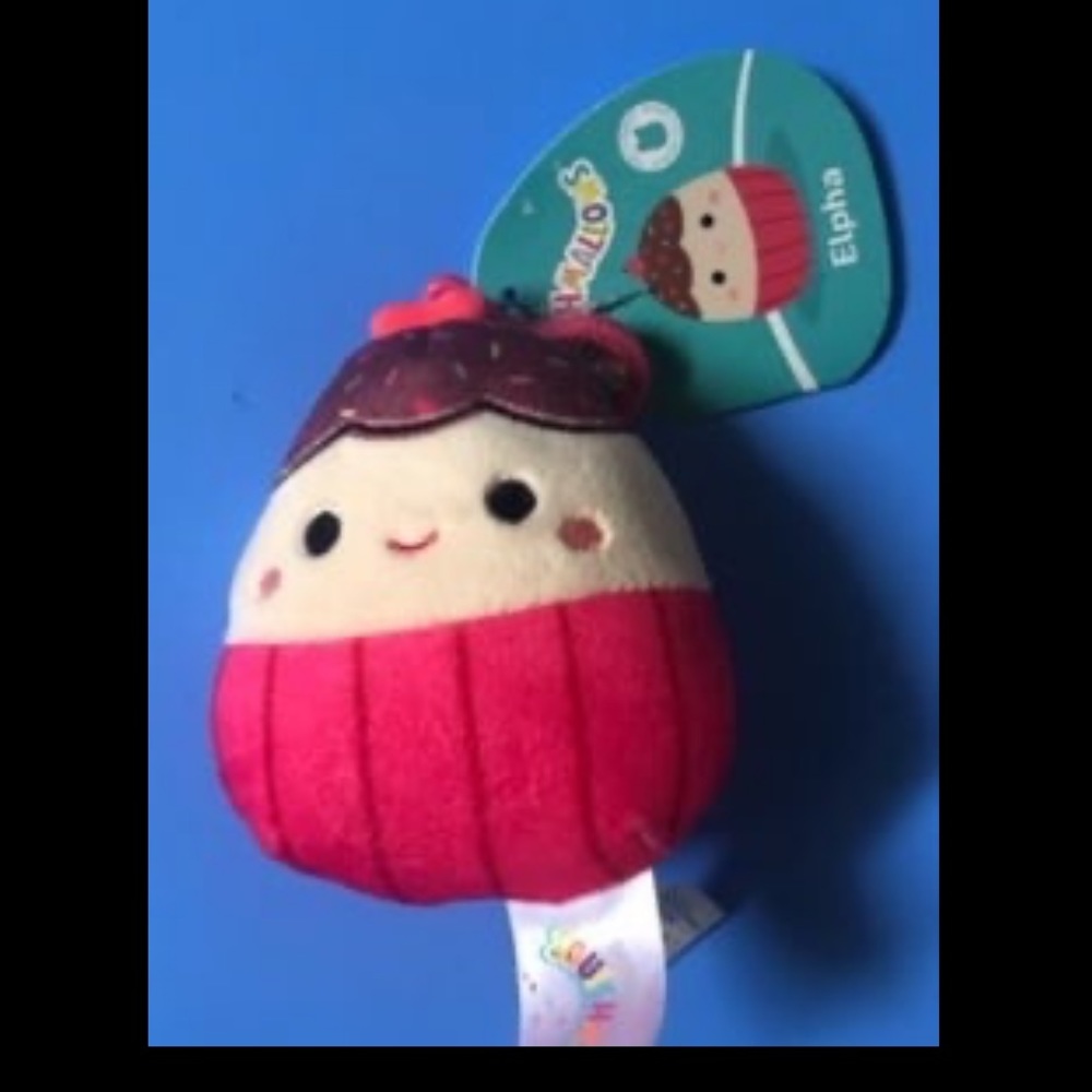 Elpha the cupcake squishmallow clip